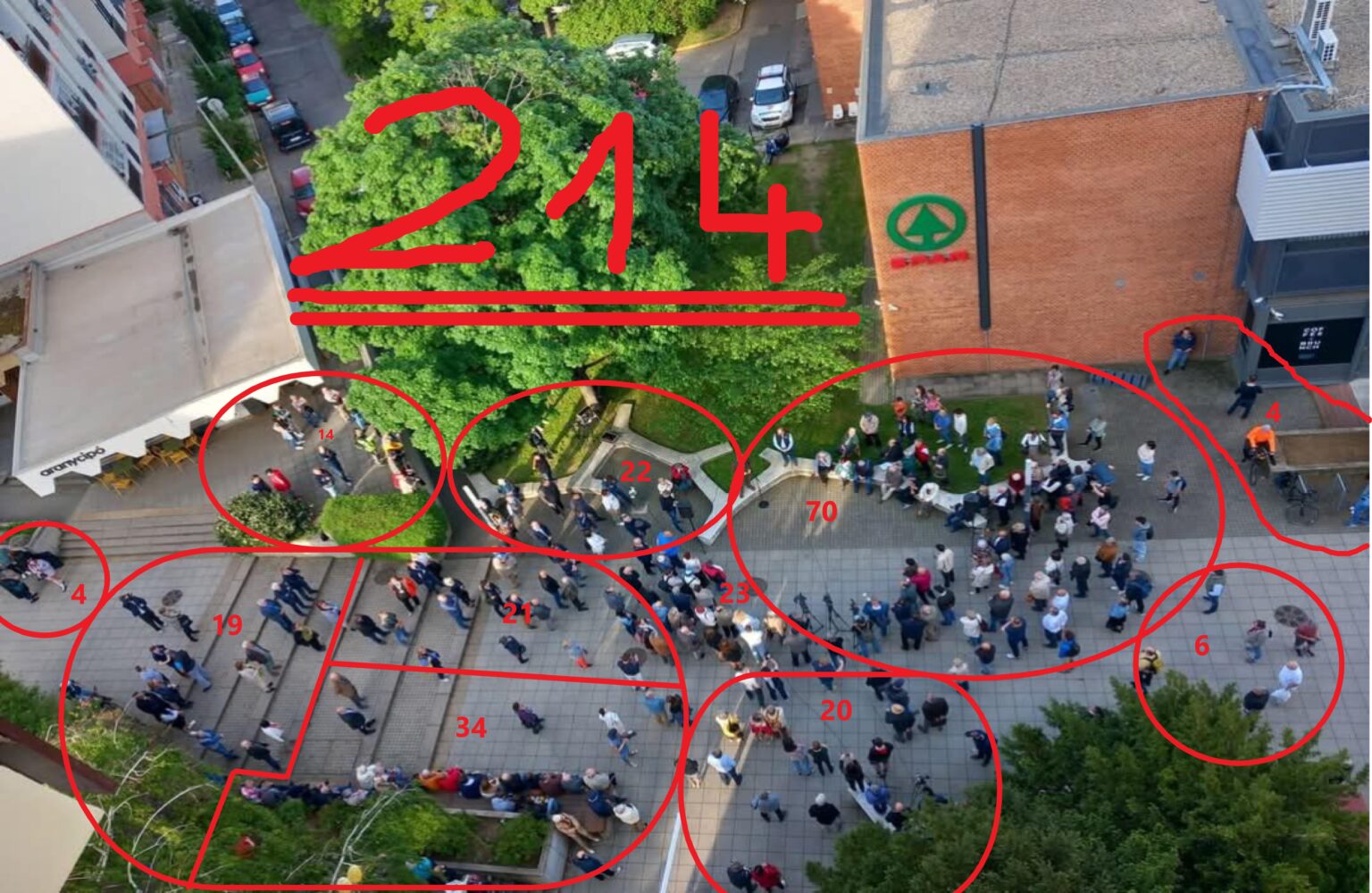 JánosLázárについて多くの人が興味を持ったことはありません！ 「214人は間違っていません - ペックでのラザロツアー。」
