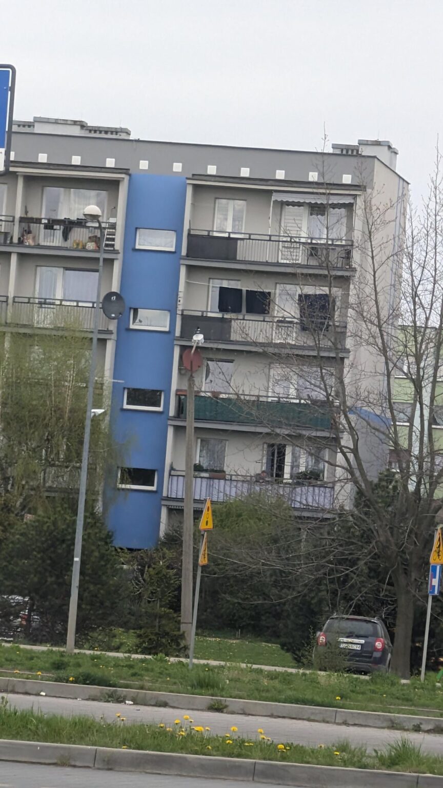 この建築スタイルは何と呼ばれていますか？