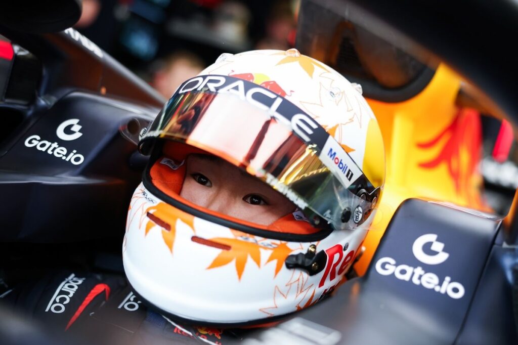 角田裕毅、レッドブルF1昇格2戦目は厳しい出だし「もっと上手くやれたはず」予選Q3進出悲観視もチーム首脳は巻き返しに自信 - motorsport.com 日本版｜モータースポーツ情報サイト