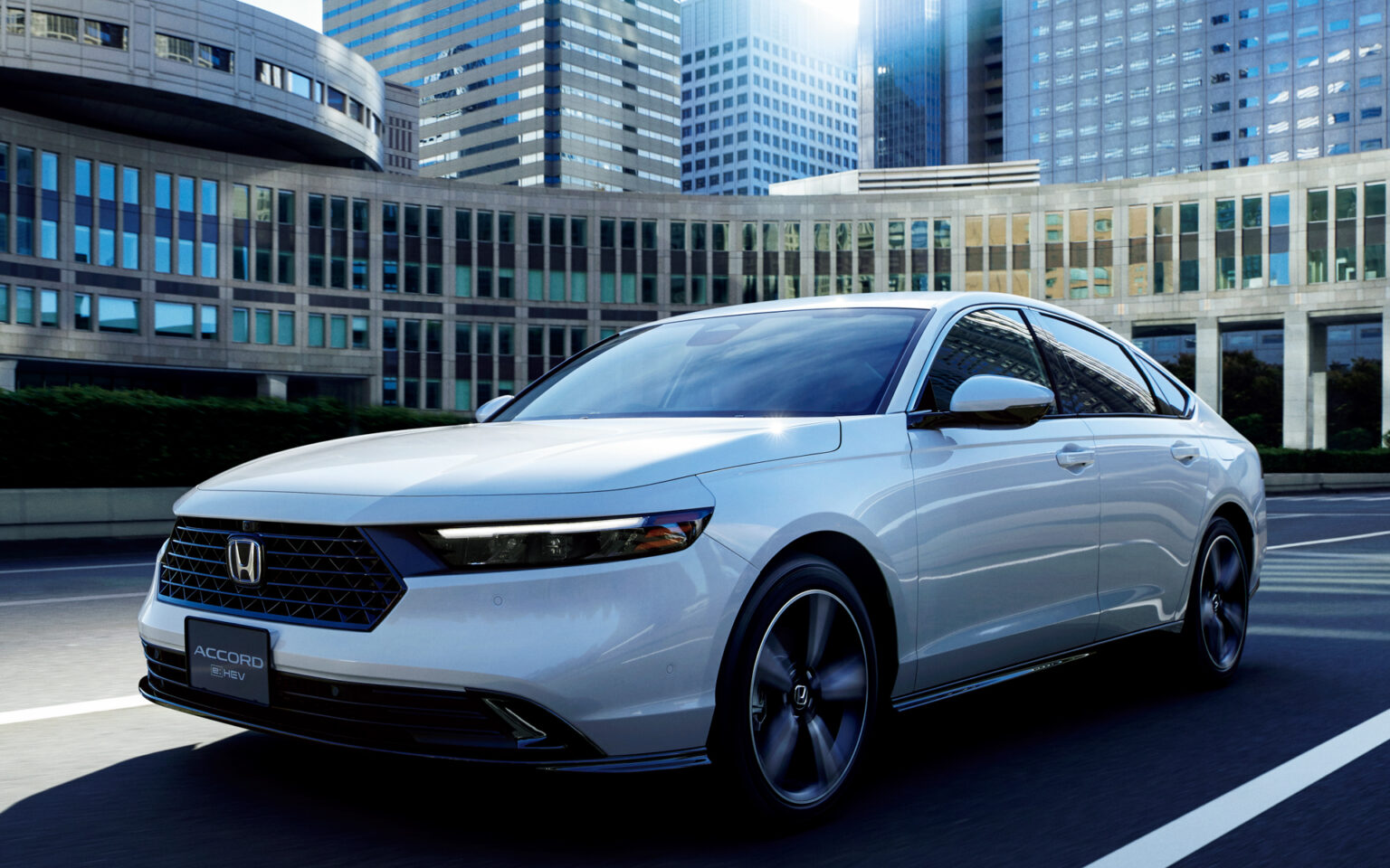 ホンダ、「アコード」に量販モデル初のハンズオフ機能を搭載した新グレード「e:HEV Honda SENSING 360＋」設定 - Car Watch