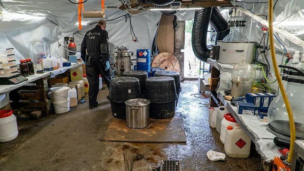 警察は再び住宅地でより多くの薬物研究所を見つけます