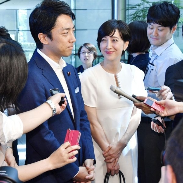 小泉進次郎氏「コメ大臣」就任で露呈…妻・滝川クリステルの致命的な“同性ウケ”の悪さ ― 子供を車中に置き去りした騒ぎも