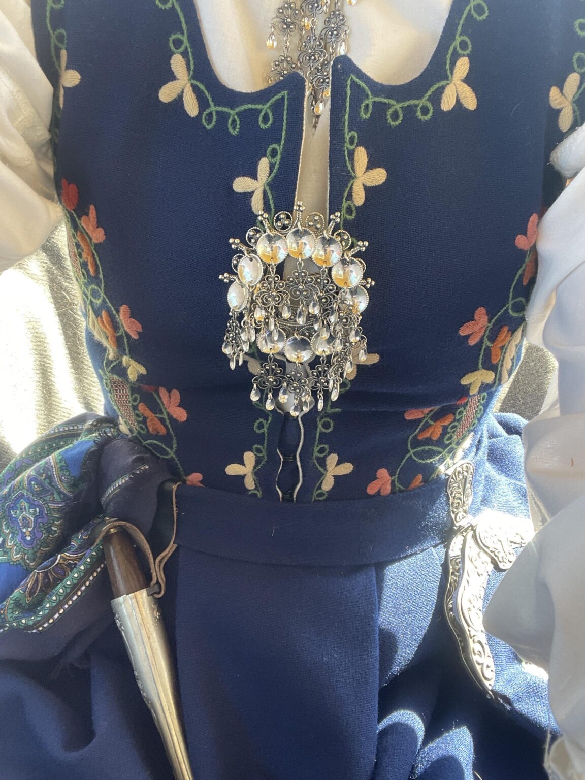 みなさん、お誕生日おめでとう！安全を保ち、一日を楽しんでください