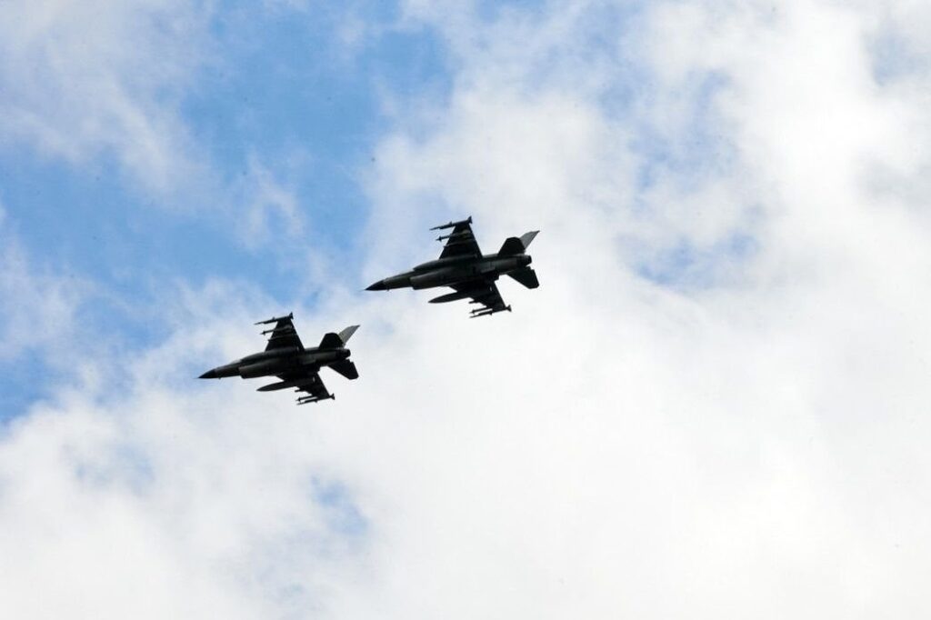米国国務省は、F-16トレーニング、ウクライナのサポートサービスの販売を承認します