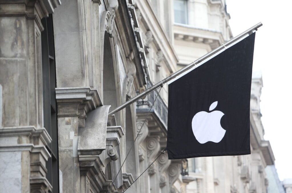 アップル、中国売上高が市場予想下回る－関税でコスト増加へ - Bloomberg
