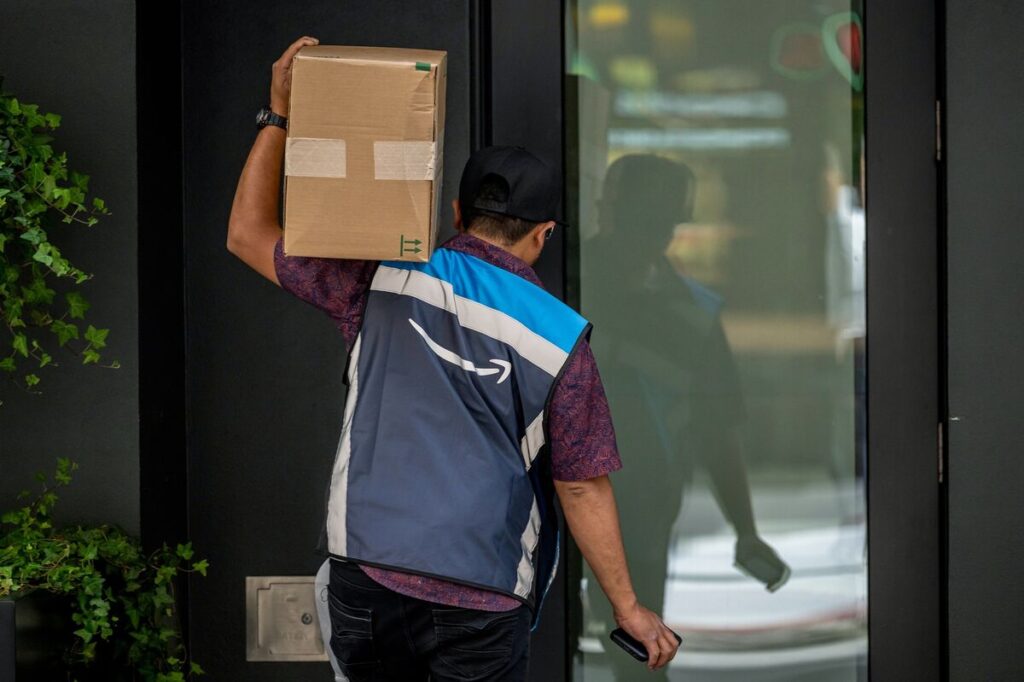 関税の影響は大手ハイテク企業にも、アマゾンやアップルの決算が示唆 - Bloomberg