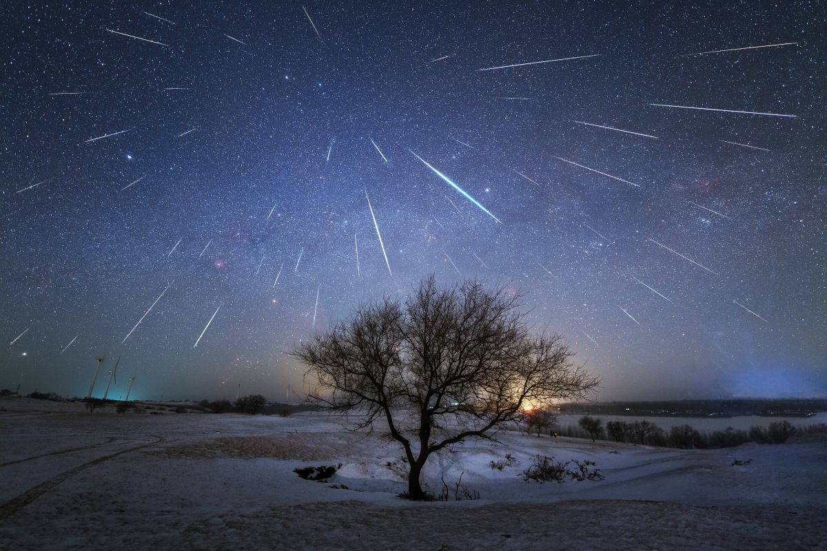 ふたご座流星群。中国にて2021年撮影（Dai Jianfeng/IAU OAE, CC BY 4.0, via Wikimedia Commons）