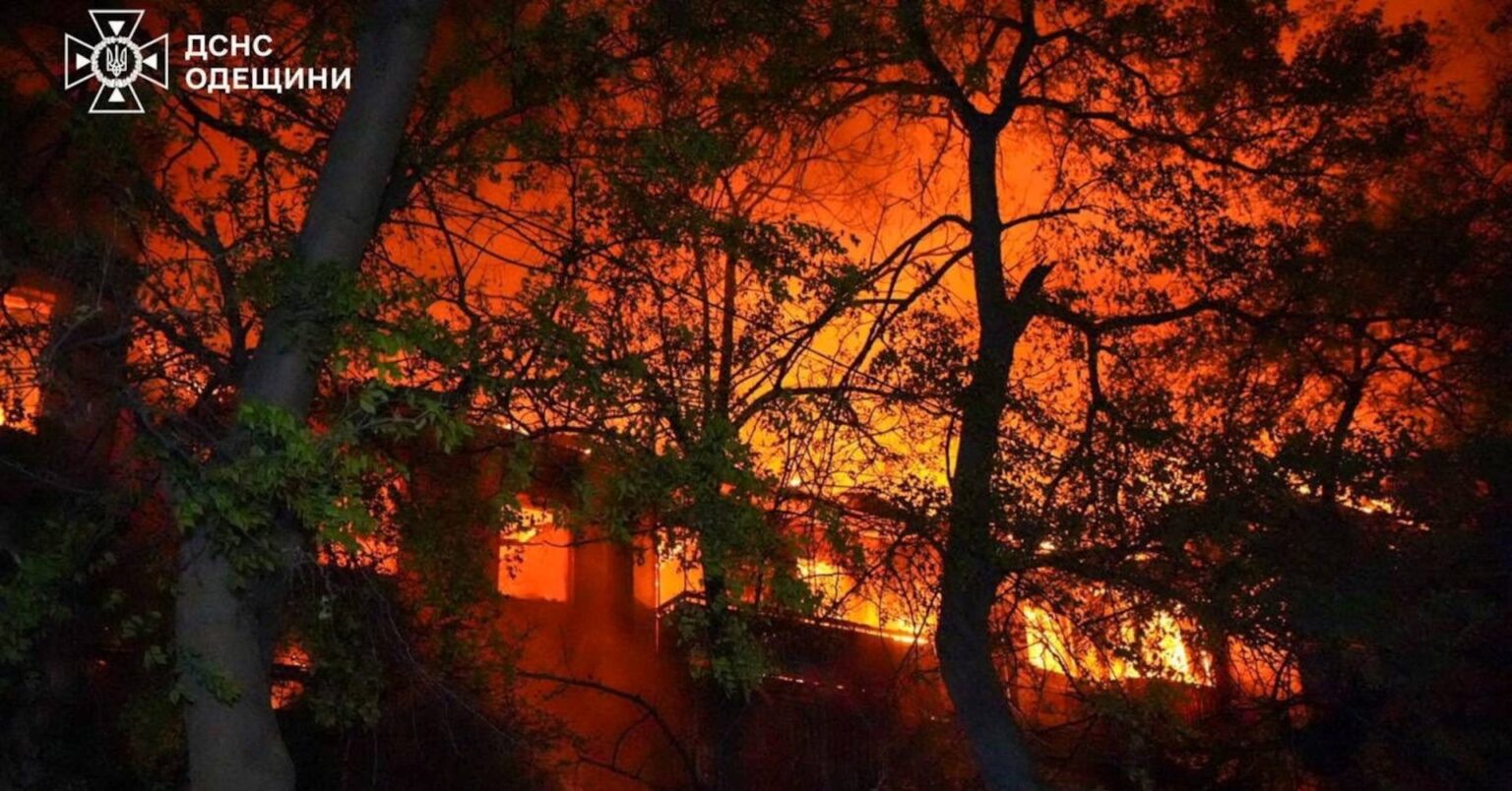 ウクライナ南部オデーサに無人機攻撃、2人死亡・15人負傷　火災発生 | ロイター