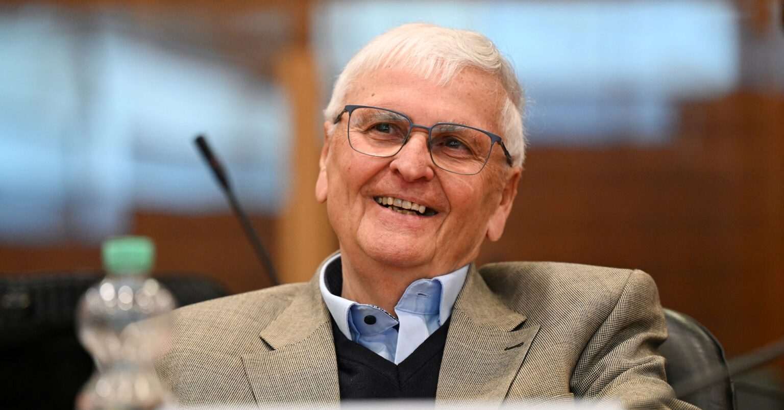 サッカー＝元ドイツ連盟会長に罰金1万ユーロ、不明金巡る脱税事件終結 | ロイター