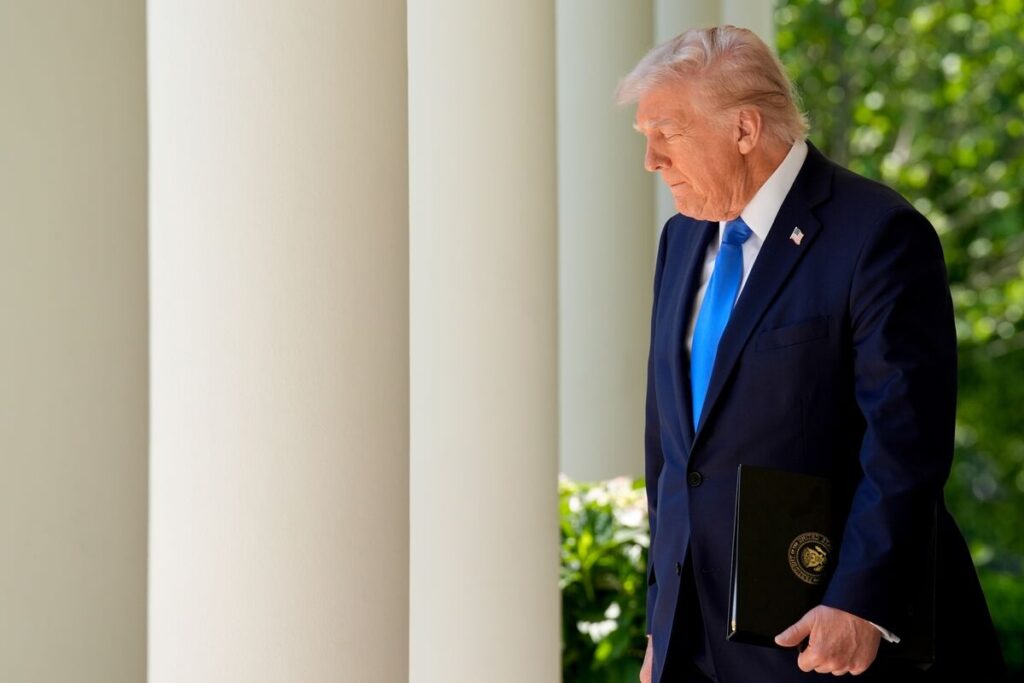 トランプ氏が非難したＣＢＳ報道番組、大統領令巡る特集を４日に放送 - Bloomberg