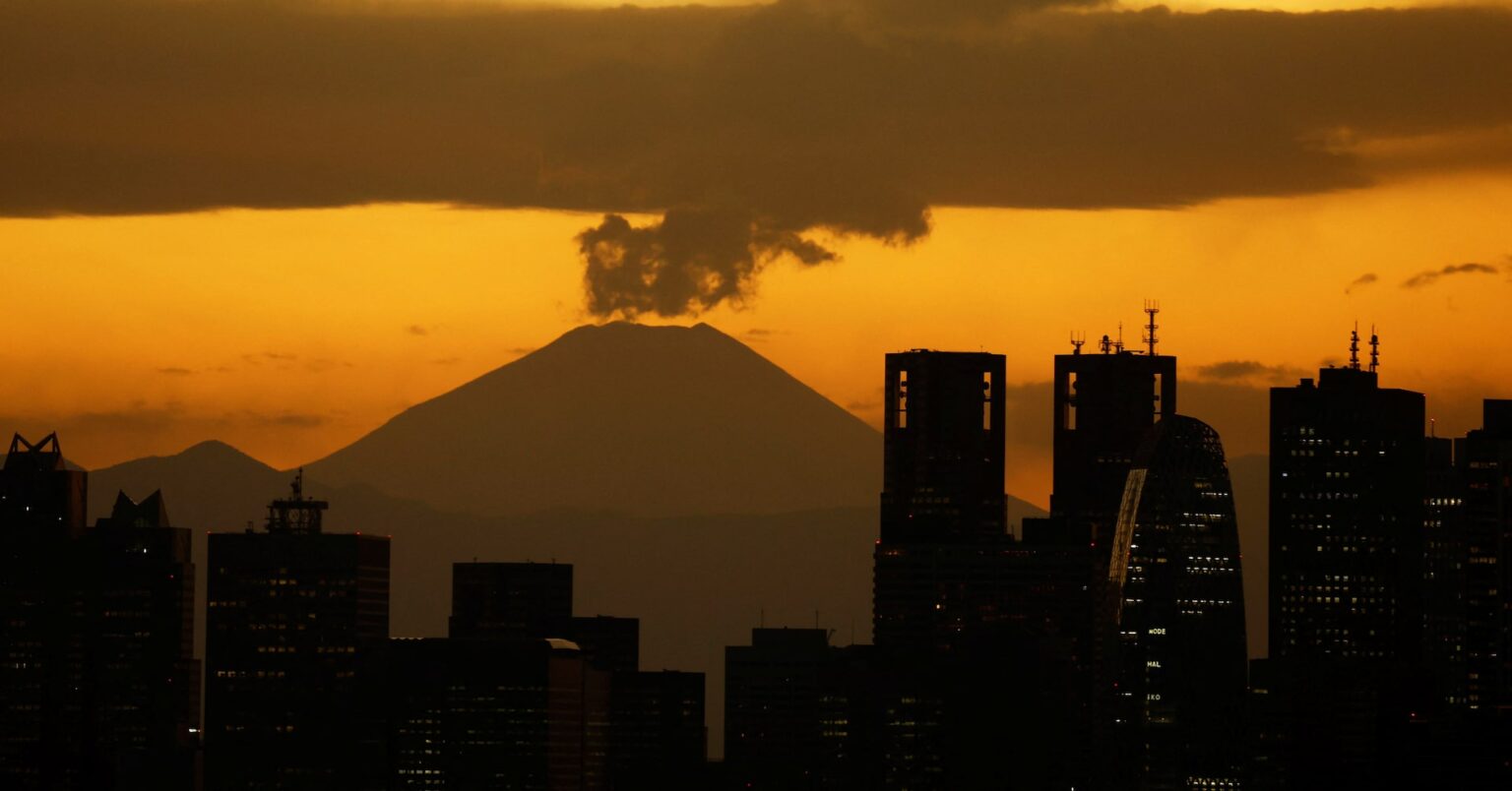 完全失業率3月は2.5％に悪化、有効求人倍率1.26倍で前月から上昇 | ロイター