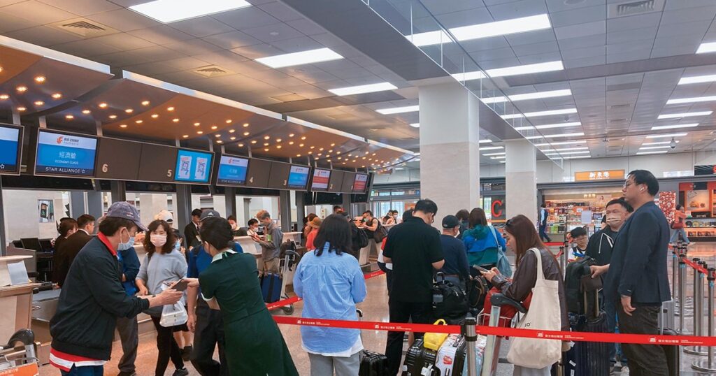 ワールドウオッチ:台湾で広がる飛行機内でのバッテリー使用禁止 林哲平 | 週刊エコノミスト Online ワールドウオッチ:台湾で広がる飛行機内でのバッテリー使用禁止 林哲平 | 週刊エコノミスト Online