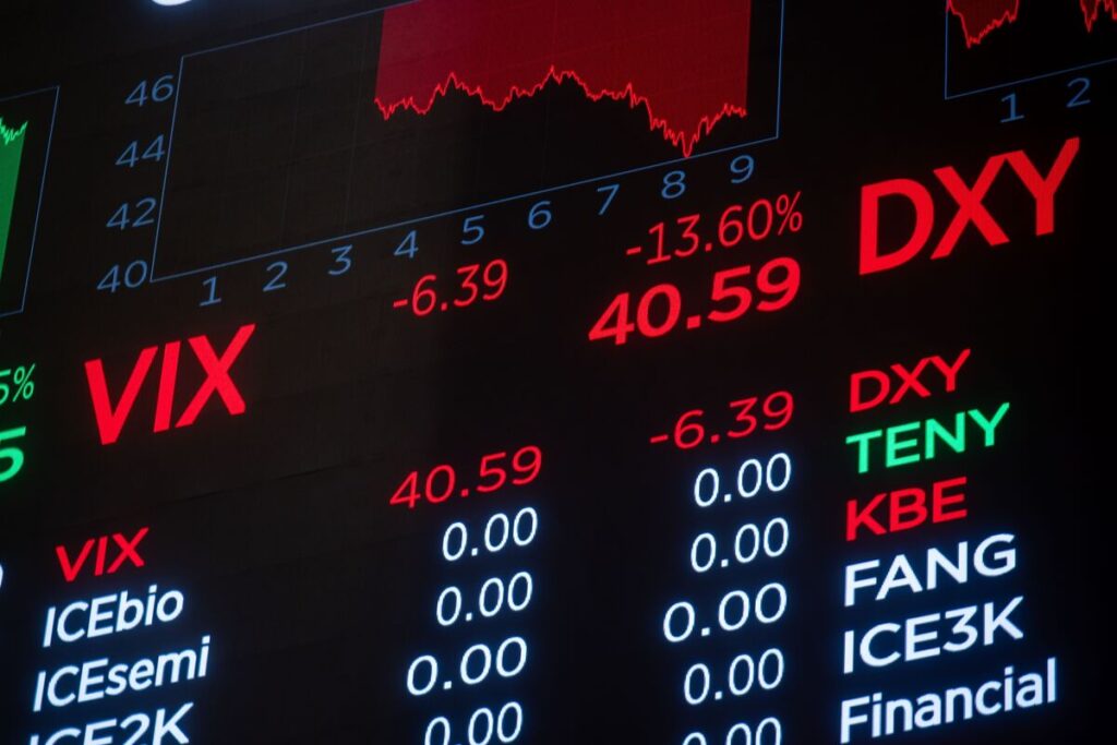 ウォール街、勢い取り戻すも市場に乖離－リスク志向投資家に警戒信号 - Bloomberg