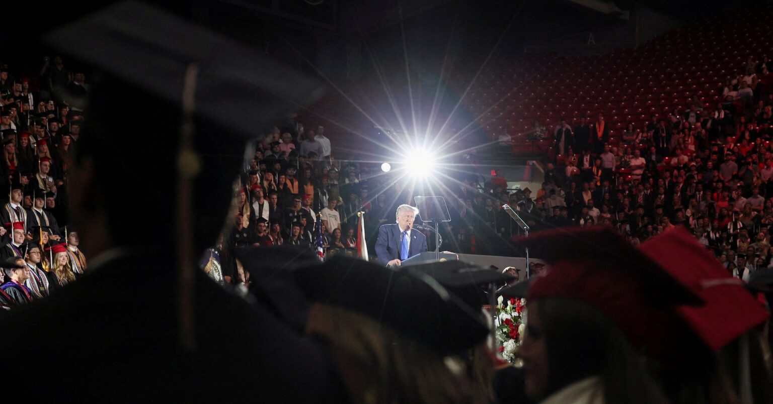 「ロールタイド」、トランプ氏がアラバマ大卒業生にエール | ロイター 「ロールタイド」、トランプ氏がアラバマ大卒業生にエール | ロイター