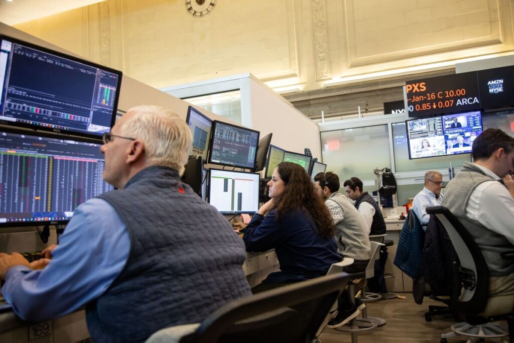 波乱に満ちた米国株、不確実性がなお支配的－明確な方向感求める声 - Bloomberg