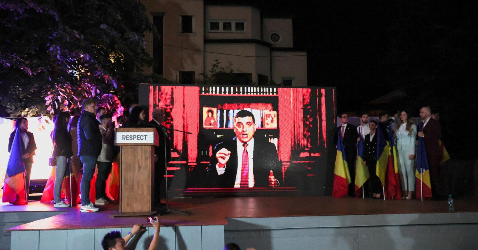 ルーマニア大統領選、極右候補が決選投票へ　欧州懐疑派・親トランプ | ロイター