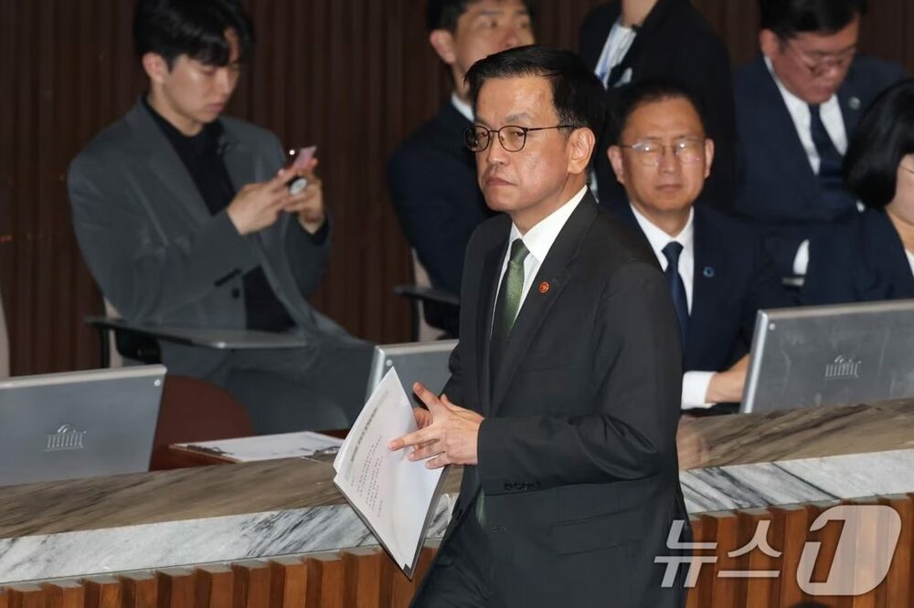 韓国・経済副首相辞任で為替協議に指導力の空白…米国の「ウォン高」圧力にどう対応する? 写真枚 国際ニュース:AFPBB News 韓国・経済副首相辞任で為替協議に指導力の空白…米国の「ウォン高」圧力にどう対応する? 写真枚 国際ニュース:AFPBB News
