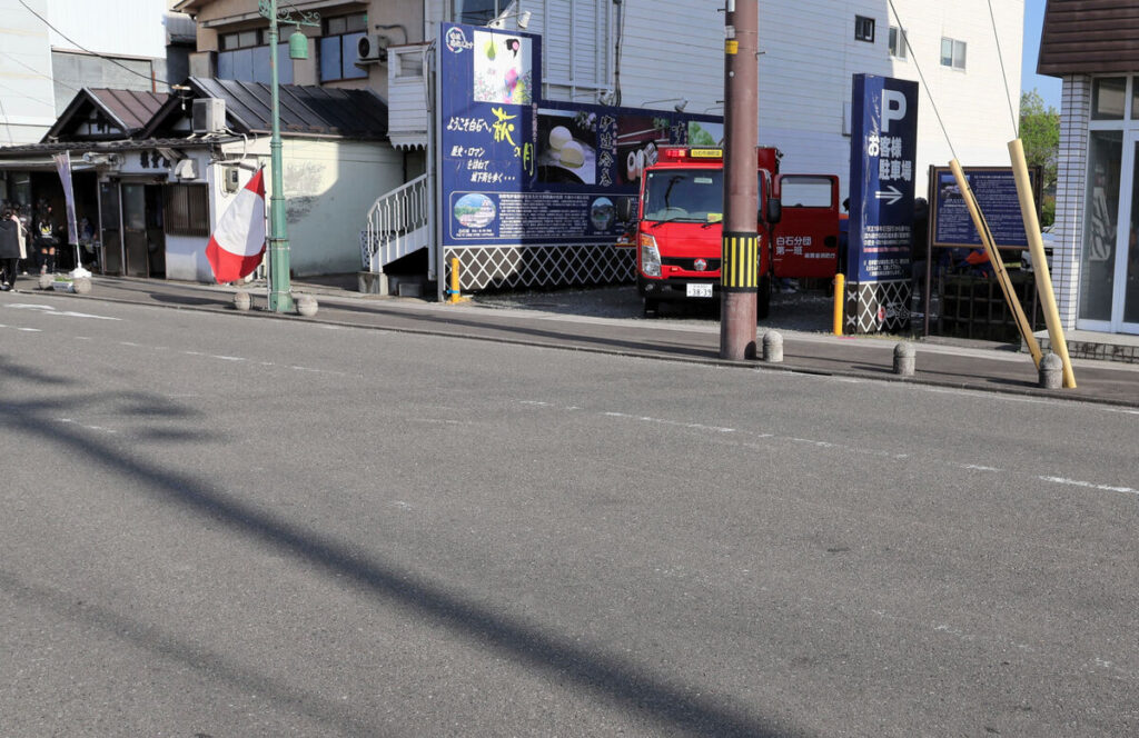 はしご乗りの消防団員が落下 頭と腰にけが 宮城・白石の市民春まつり - 河北新報オンライン