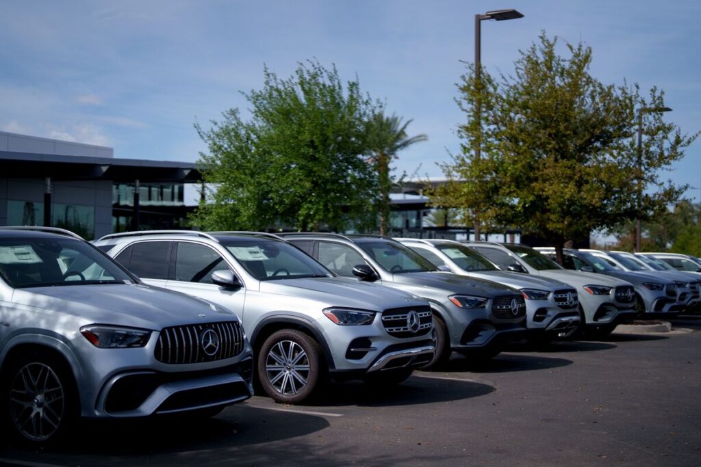 枯渇する関税フリーの自動車在庫、販売減・値上がりの痛みこれから - Bloomberg