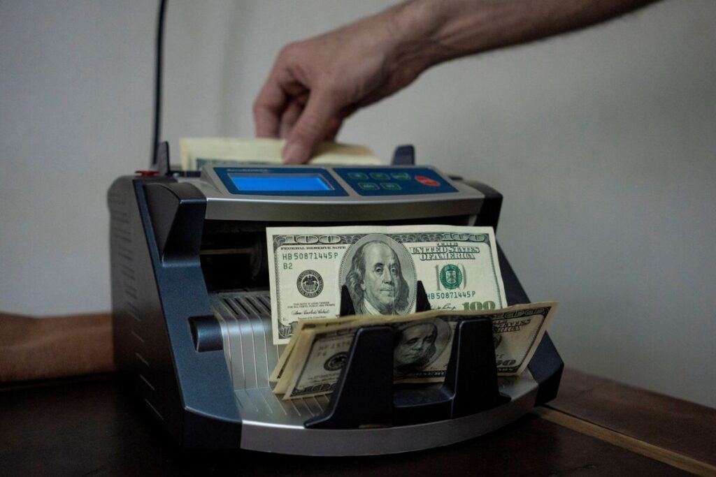 米ドルが対アジア通貨で急落、市場に衝撃－為替協定巡る思惑も浮上 - Bloomberg