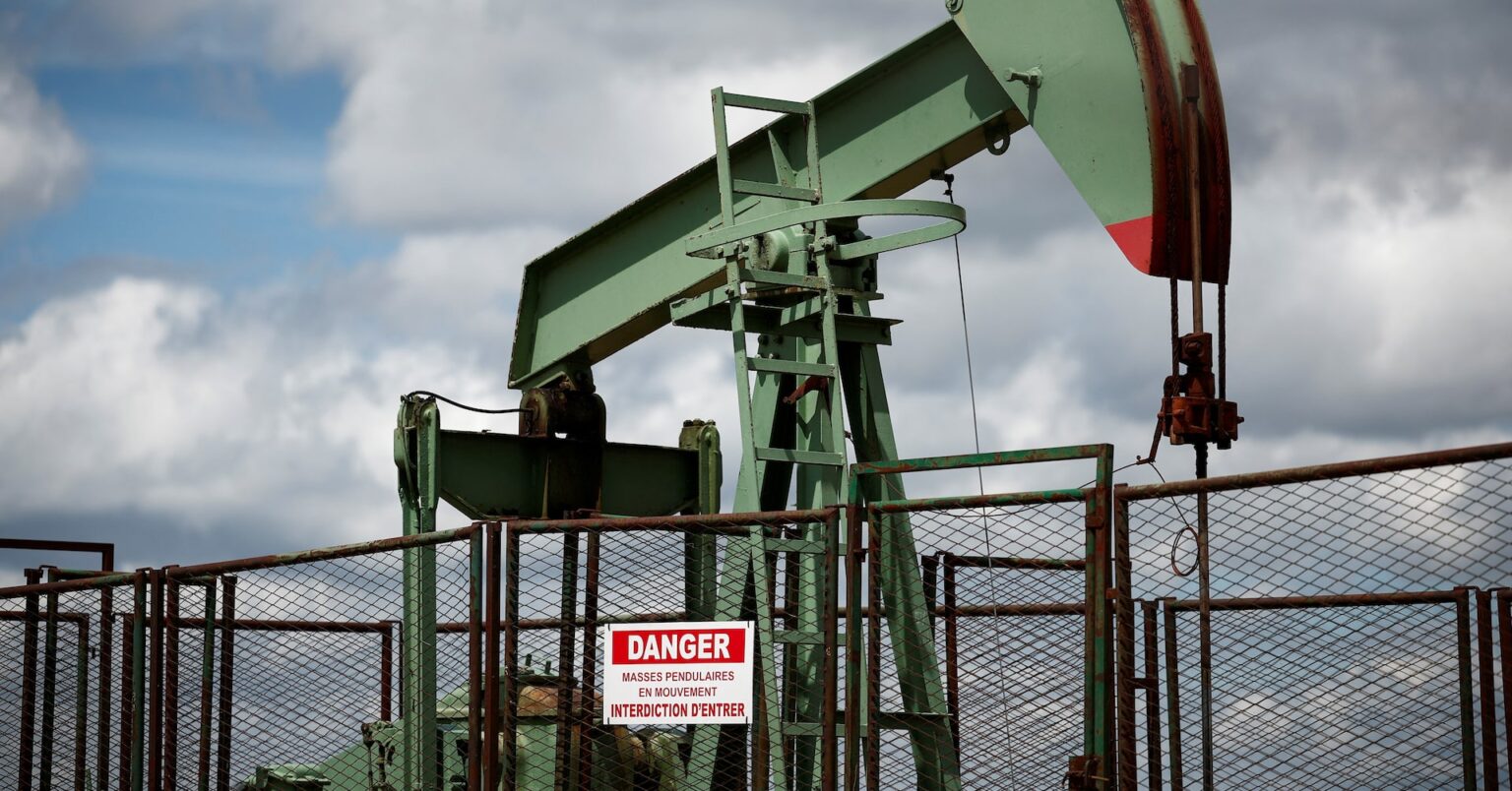 原油先物上昇、米国の生産減と中国・欧州の需要増加見込みで | ロイター