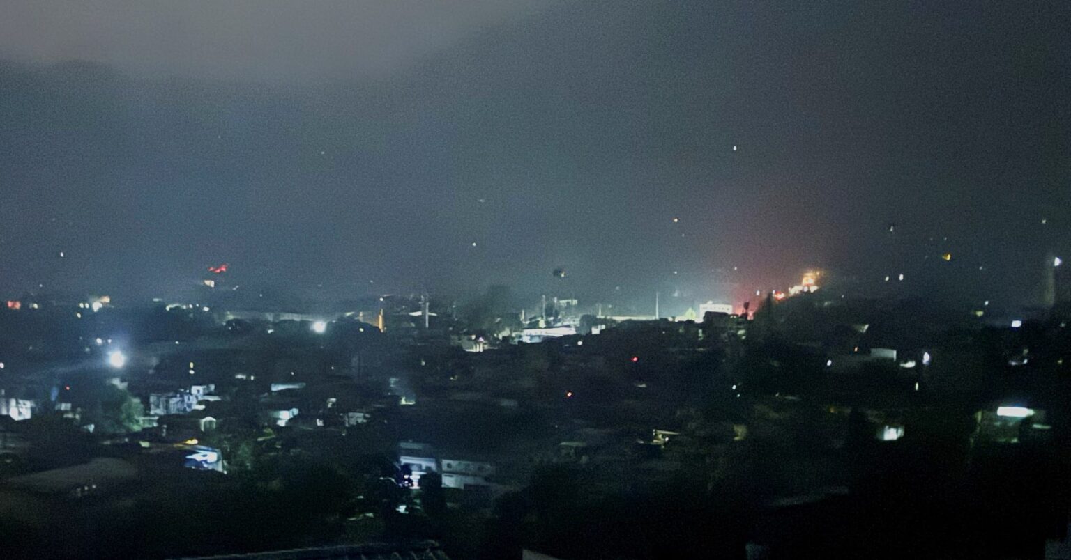 インドがパキスタンの「テロ拠点」攻撃、26人死亡　情勢緊迫 | ロイター