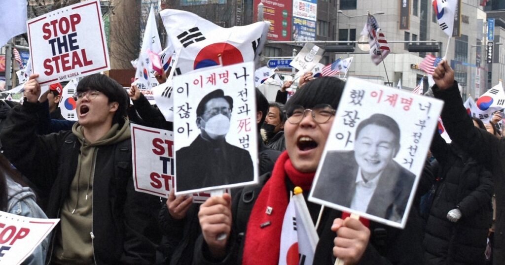 デモクラシーズ：戒厳令で中国人スパイ99人逮捕？ 韓国、ユーチューブで陰謀論増幅 - 毎日新聞