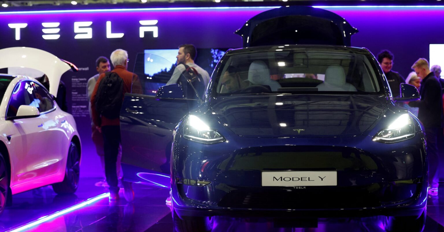 テスラ、米国で「モデルＹ」廉価版発売　実質3.7万ドル | ロイター
