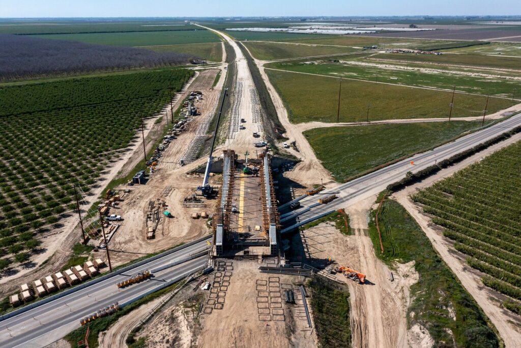 ｢愚かしい｣加州高速鉄道プロジェクト、トランプ氏が連邦資金ストップ - Bloomberg