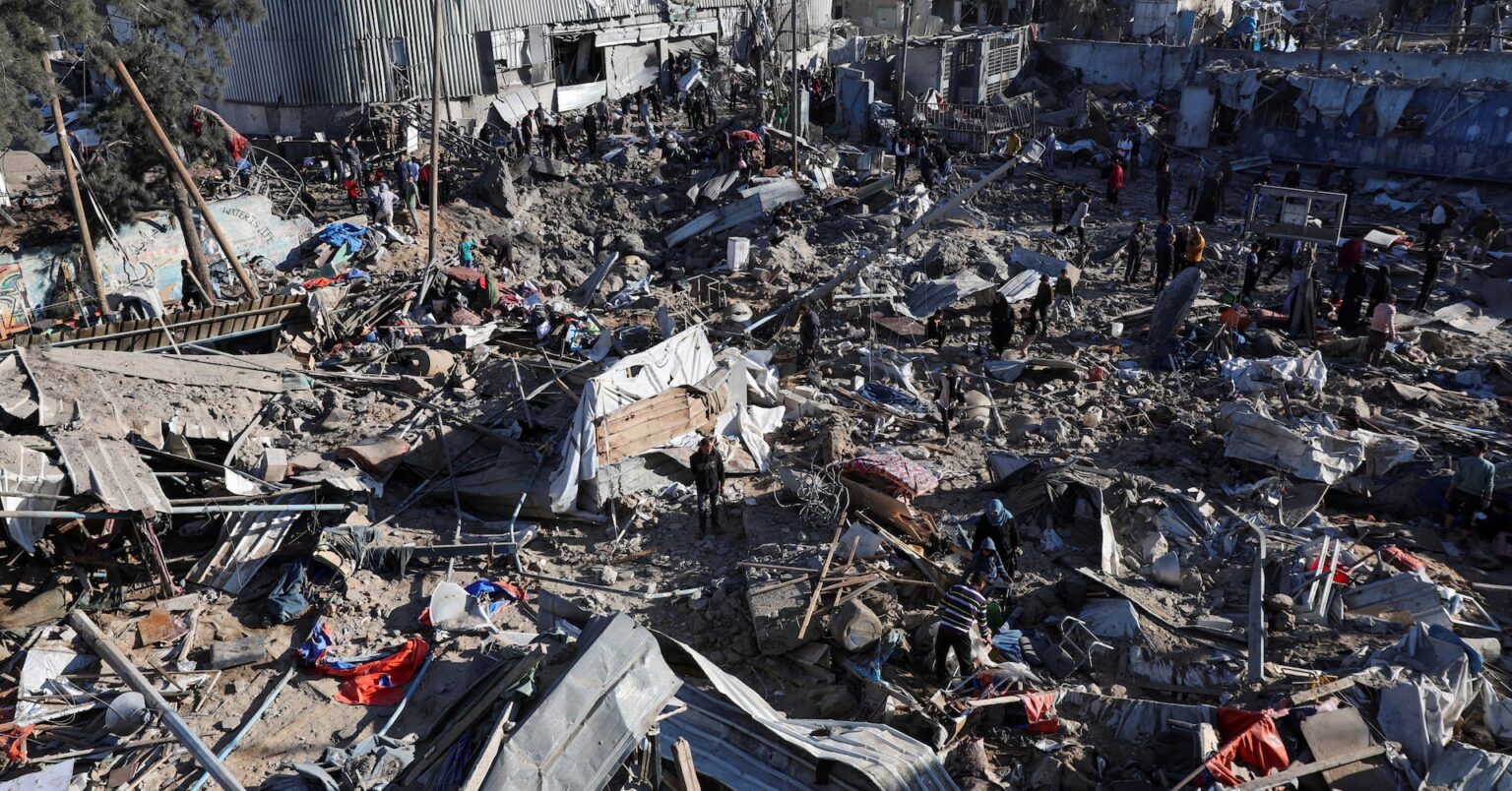 イスラエル軍、ガザ市の学校・市場を攻撃　少なくとも48人死亡 | ロイター