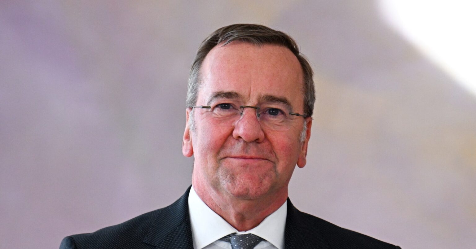 ドイツ国防相、600億ユーロ超への国防予算増額目指す＝関係筋 | ロイター