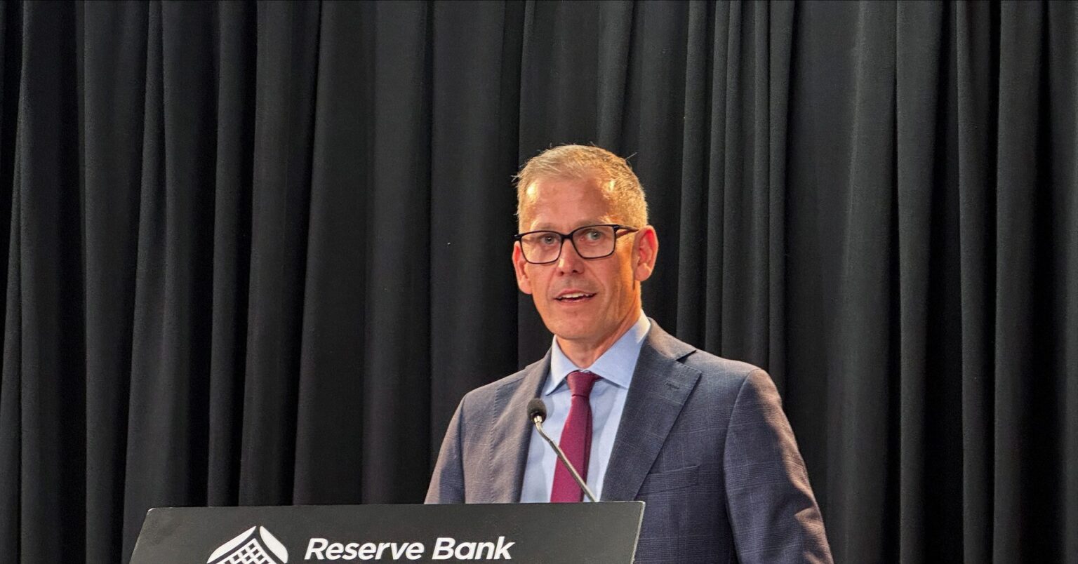 トランプ関税、世界の供給網通じてＮＺ経済に悪影響も＝中銀総裁 | ロイター