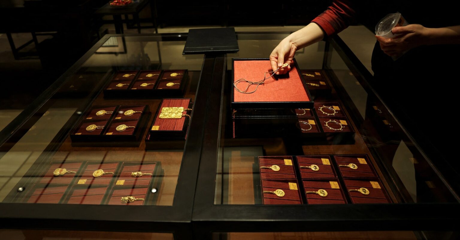 中国人民銀、先月に金輸入枠を拡大　元高阻止目的も＝関係筋 | ロイター