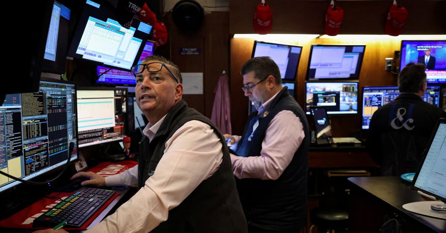 米国株式市場＝続伸、ダウ254ドル高　米英貿易協定を好感 | ロイター