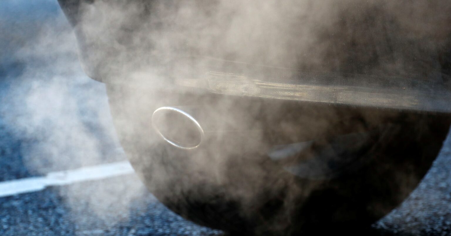 欧州議会、自動車メーカーへの罰金規則撤回　ＥＵ排出目標巡り | ロイター