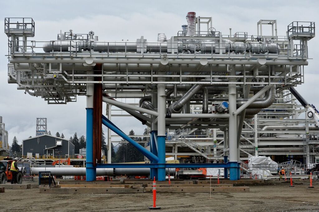 カナダ初の大規模ＬＮＧ施設、６月下旬にも輸出開始－シェルなど合弁 - Bloomberg