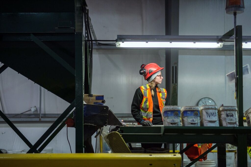 カナダ失業率6.9％に悪化、トランプ関税打撃－６月利下げ観測強まる - Bloomberg