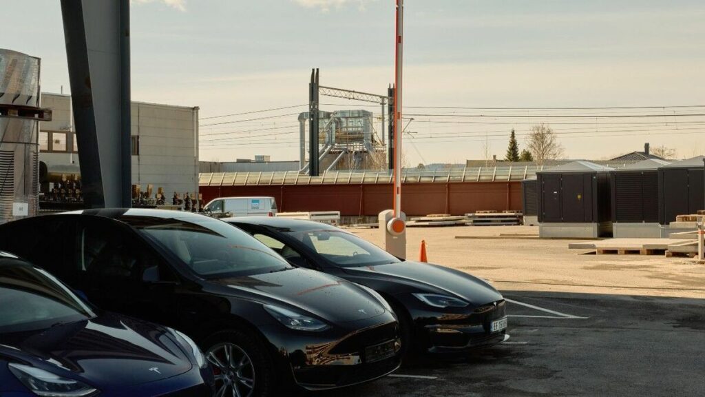 テスラだけじゃない！欧州に広がるアメリカ不買運動。トランプ関税で消費者行動が変化 | 特集 | 東洋経済オンライン