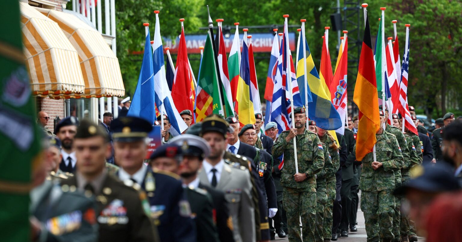 アングル：軍事費拡充急ぐ欧州、「聖域」の軍隊年金負担が制約に | ロイター