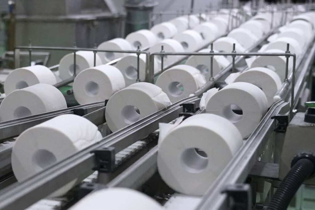 トイレットペーパー供給が危機に直面－トランプ関税で物流混乱の恐れ - Bloomberg