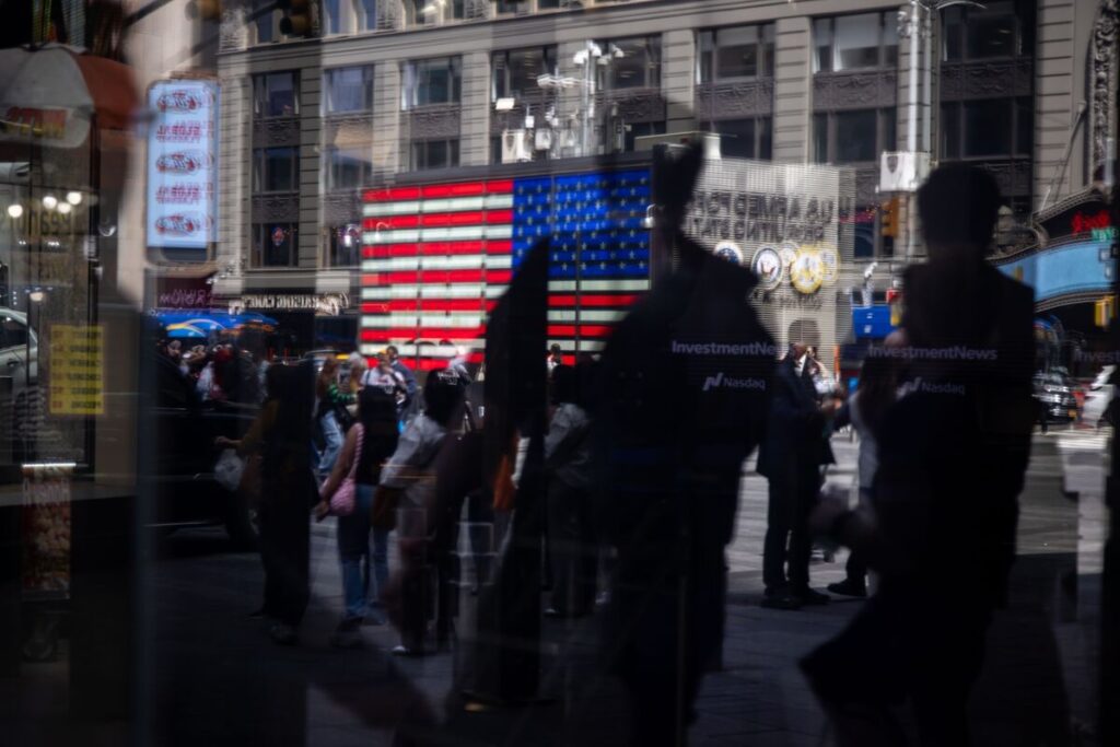 【米国市況】株下落、トランプ関税への不安根強く－ドル142円台前半 - Bloomberg