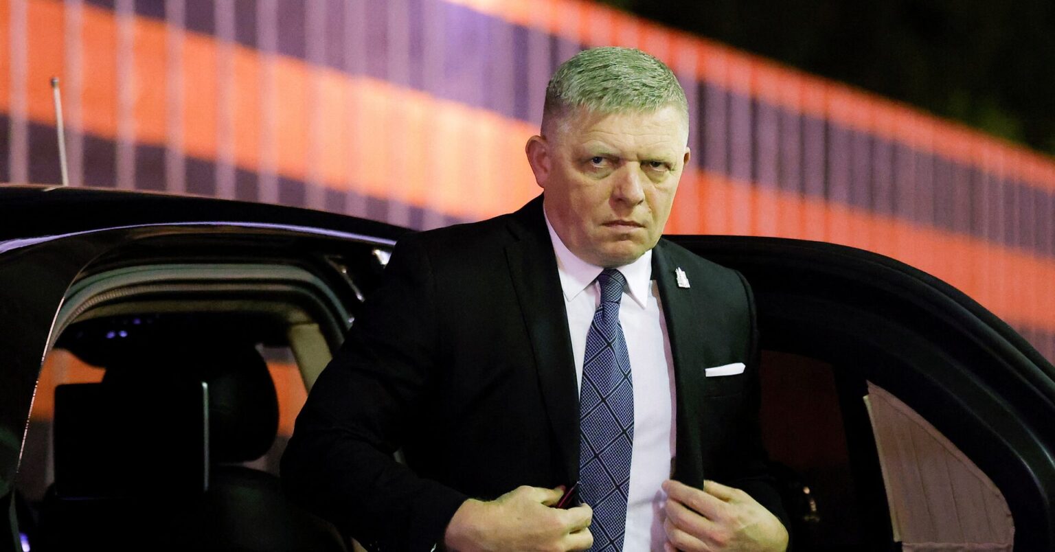 スロバキア首相、ロシア戦勝記念式典への出席阻むＥＵの動きを非難 | ロイター