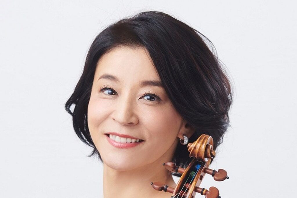 高嶋ちさ子 英国超高級オープンカーと2ショット「カッコよすぎるっす」「ちさ子さんにぴったり」「惚れ惚れ」の声 「アストンマーティン」が似合ってる～！日本の広告費やテレビ離れについても解説 | LIMO