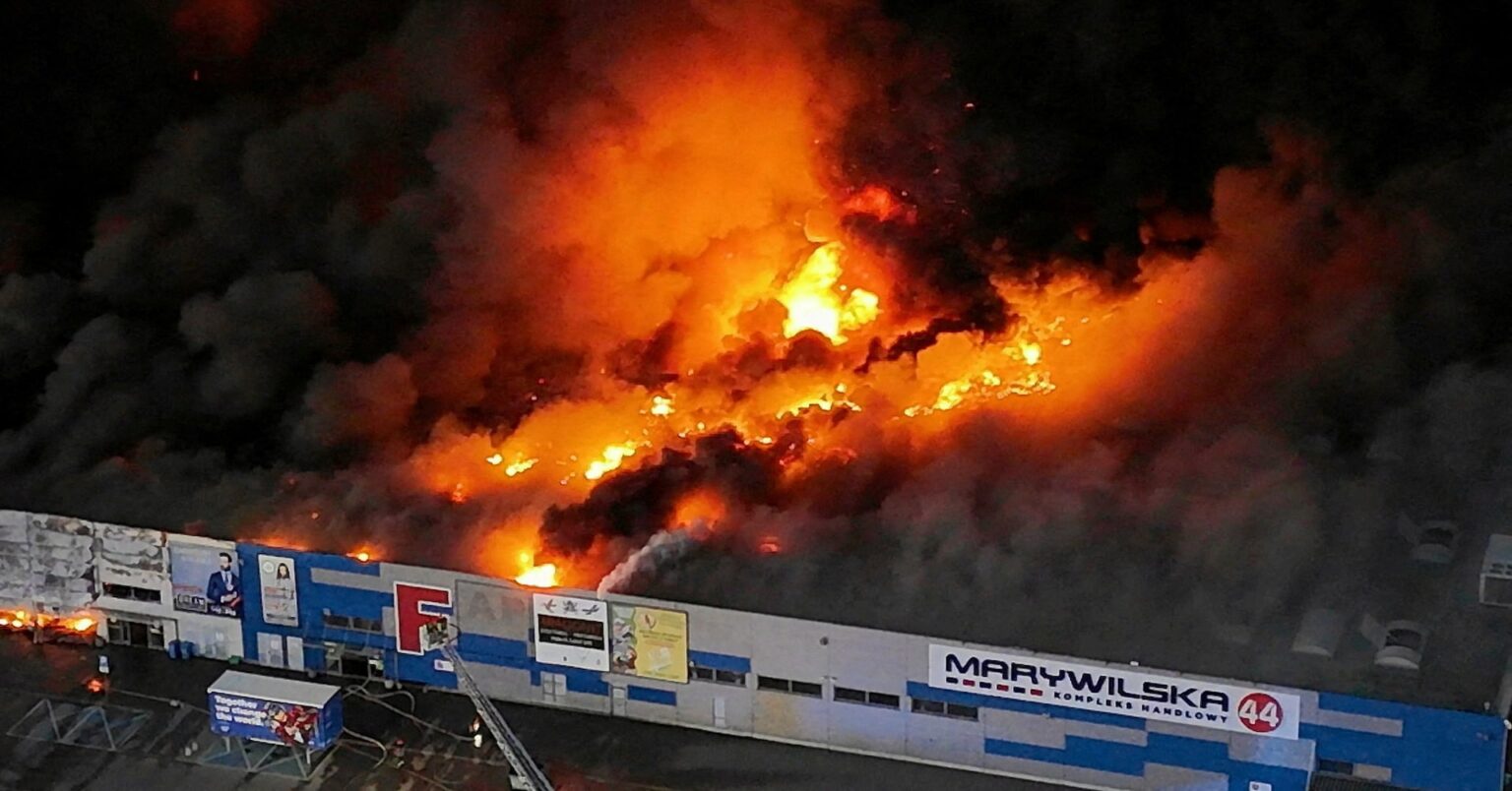 昨年のポーランド商業施設の大規模火災、ロ情報機関が関与＝首相 | ロイター