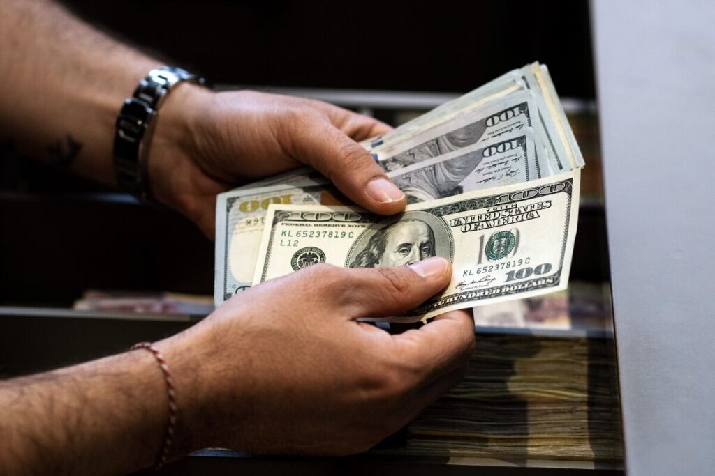 米国、貿易交渉の一部としてドル安を模索してはいない－関係者 - Bloomberg
