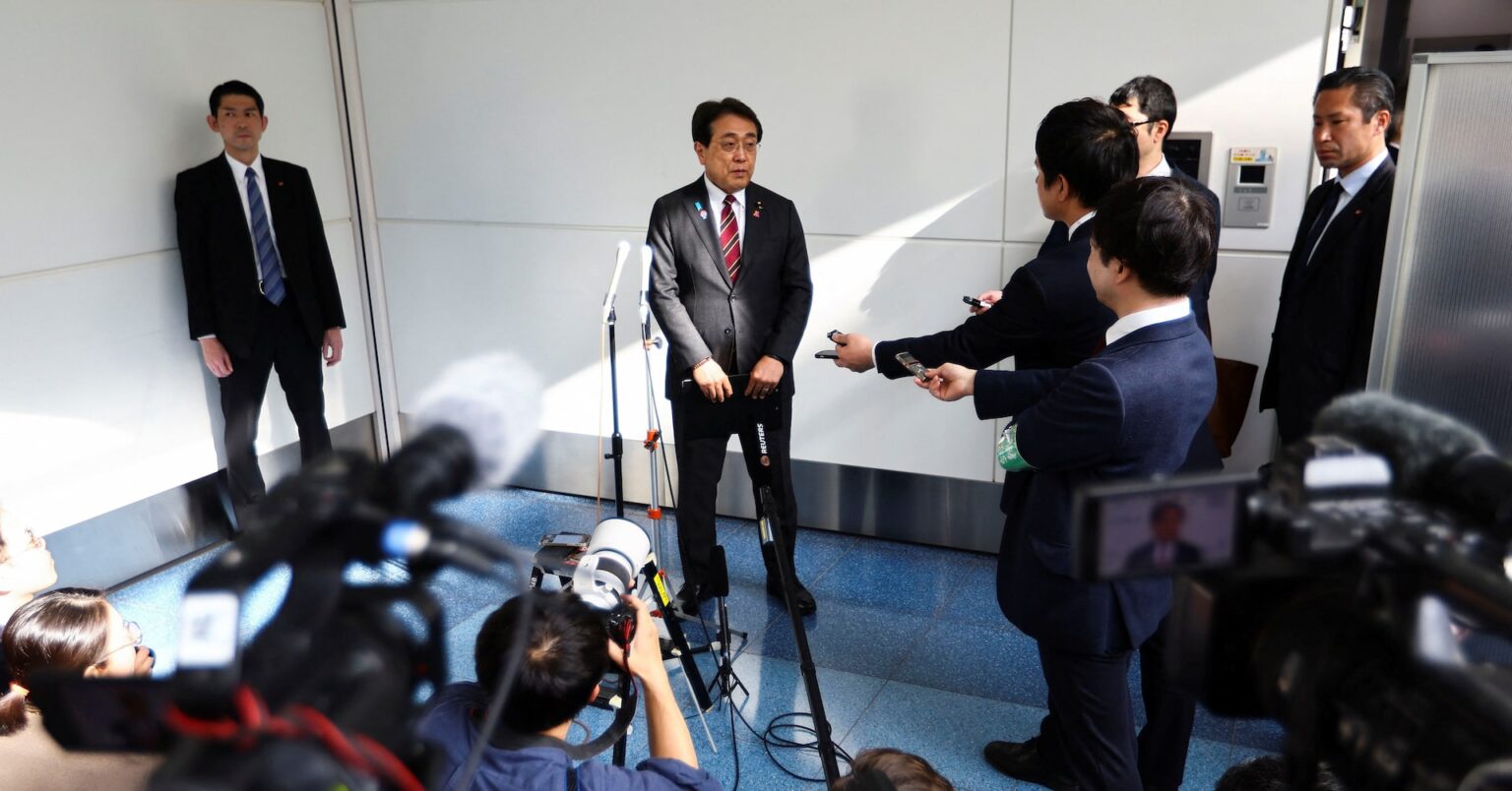 自動車など関税維持との米大統領発言、「承知しているがコメントせず」と赤沢氏 | ロイター