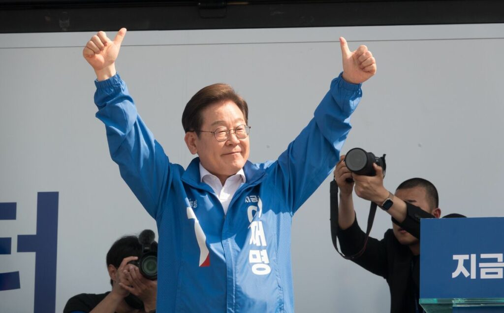李在明はなぜ楽勝で韓国大統領になれるのか、疑惑まみれでもライバルの自滅で大統領選で圧勝濃厚なワケ(1/4) | JBpress (ジェイビープレス)