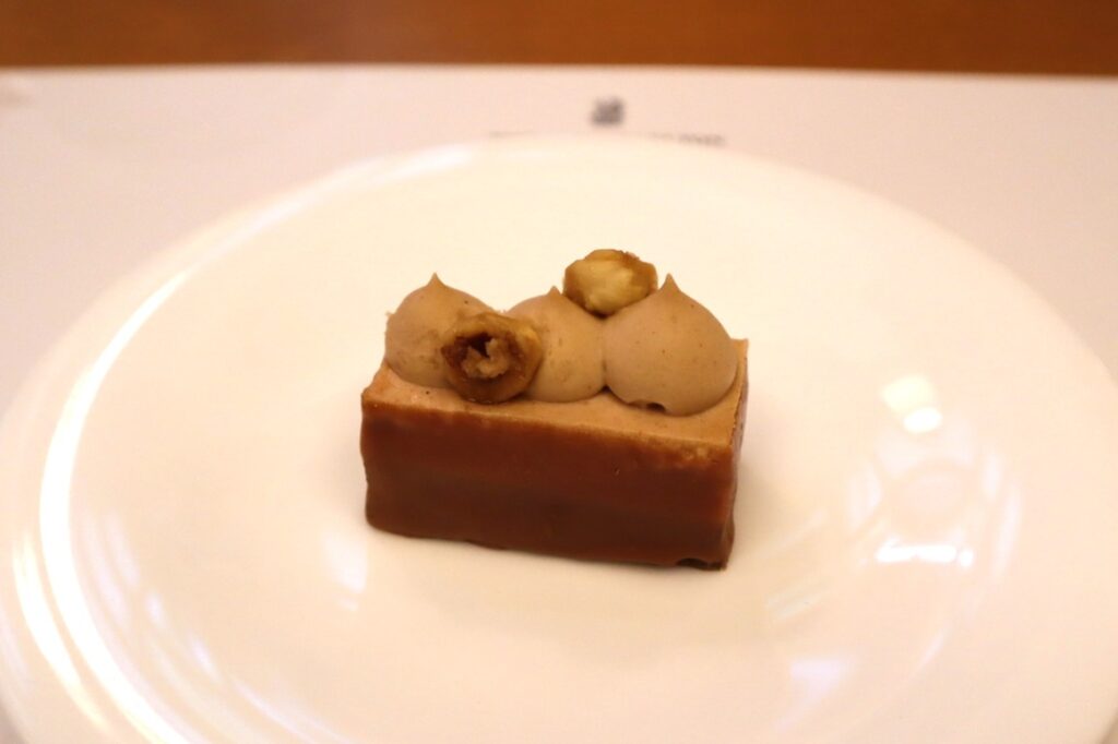 イタリア・ピエモンテ産のヘーゼルナッツを使うミニケーキ - 梅田経済新聞