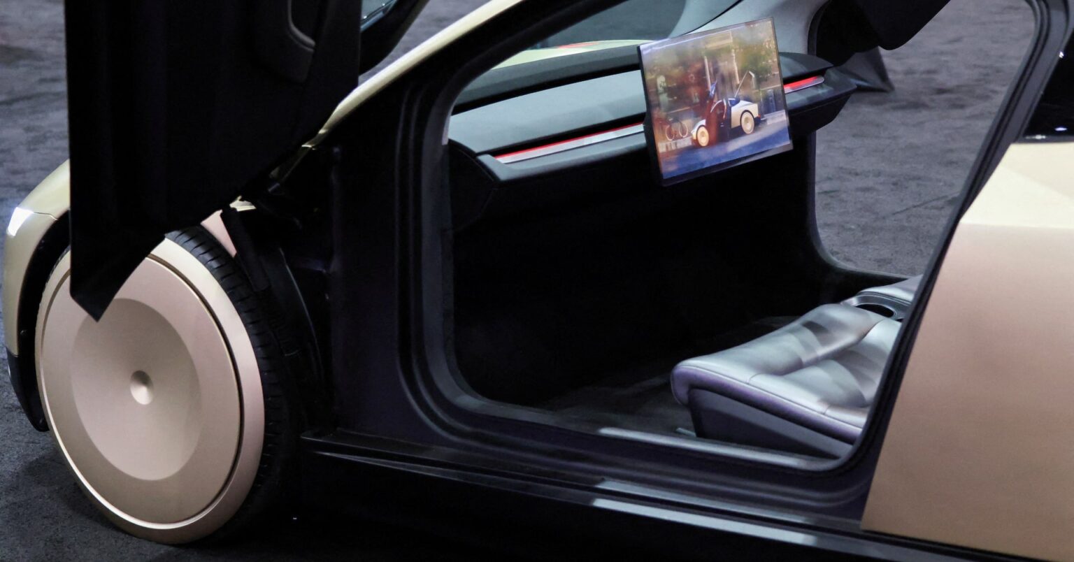 テスラ、中国から「サイバーキャブ」部品の対米出荷検討＝関係筋 | ロイター