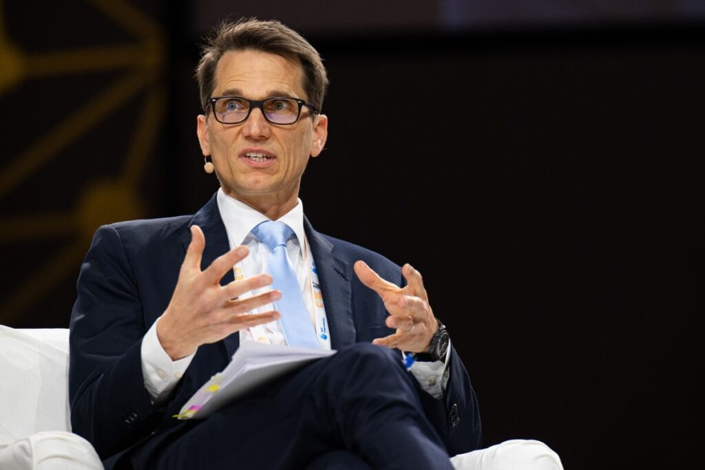 スイスは為替巡り米国と良好な対話実施、｢操作国にあらず｣－中銀総裁 - Bloomberg